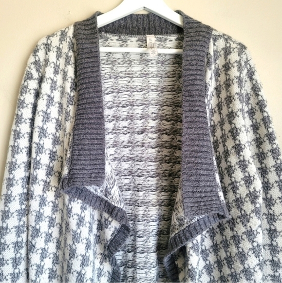 Aeropostale Open Front Knitted Long Cardigan in Gray and White Pattern S… - Picture 4 of 12